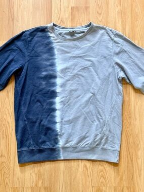 Two-Tone Blue Tie-Dye Crewneck Sweatshirt